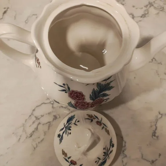 Wedgewood Teapot - Williamsburg Potpourri Pattern